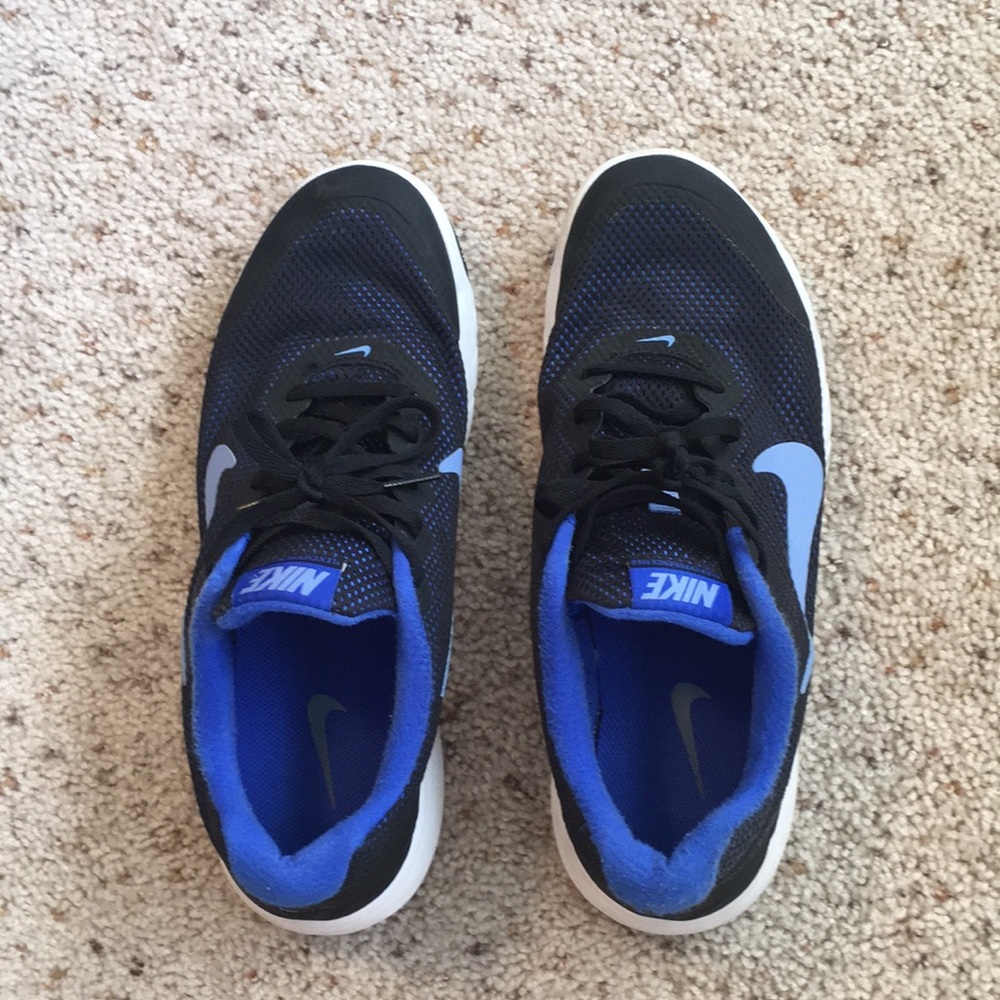 Nike tennis shoes